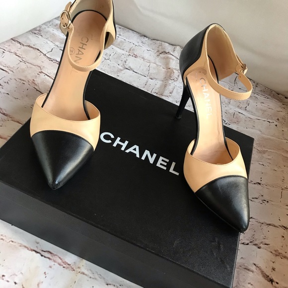 CHANEL Shoes - Chanel Escarpins Classic Two Tone Heels Size 8.5